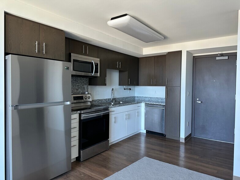 Building Photo - 988 Halekauwila St
