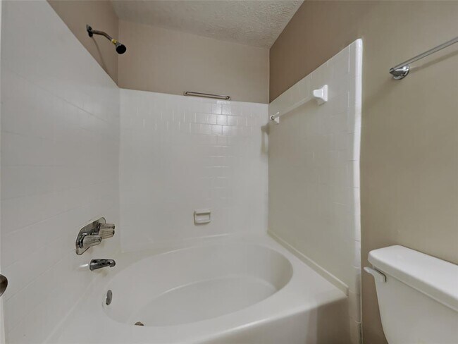 Building Photo - 16130 Canaridge Dr