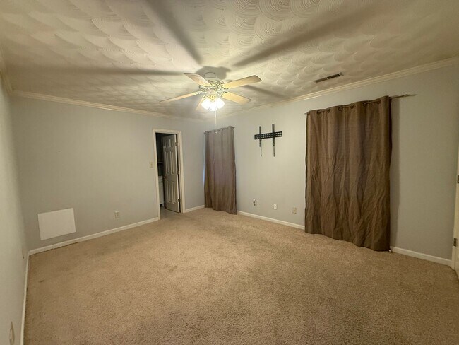 Building Photo - Welcome to this stunning 3-bedroom, 2.5-ba...