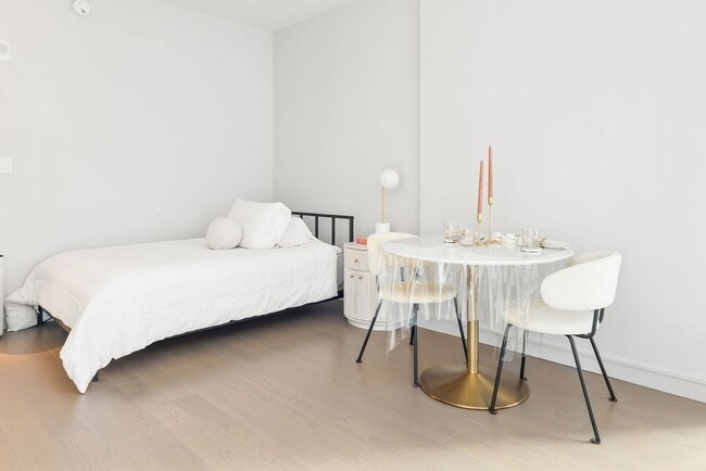 Building Photo - 55 Lagrange St