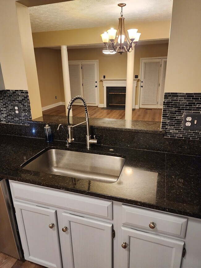 Building Photo - 9308 Gordon Ct