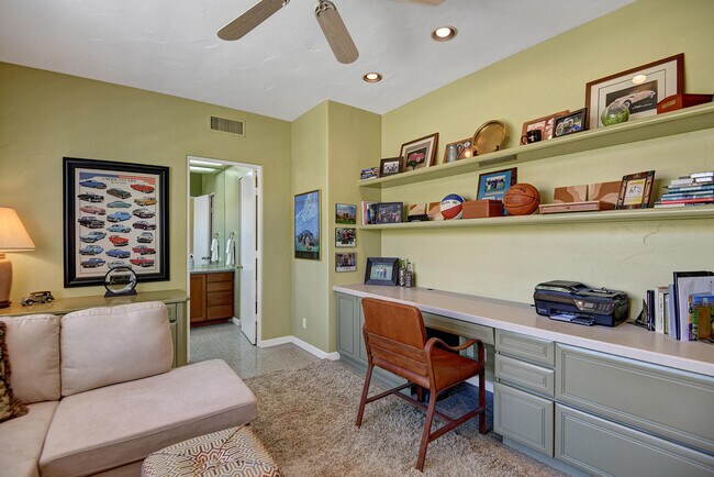 Building Photo - 383 Desert Holly Dr