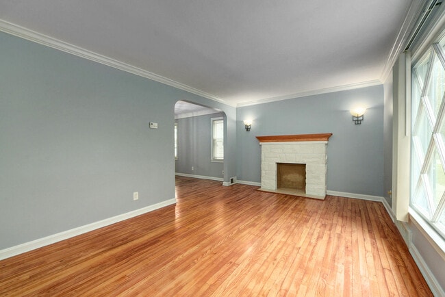 Building Photo - 5927 Hodgman Dr