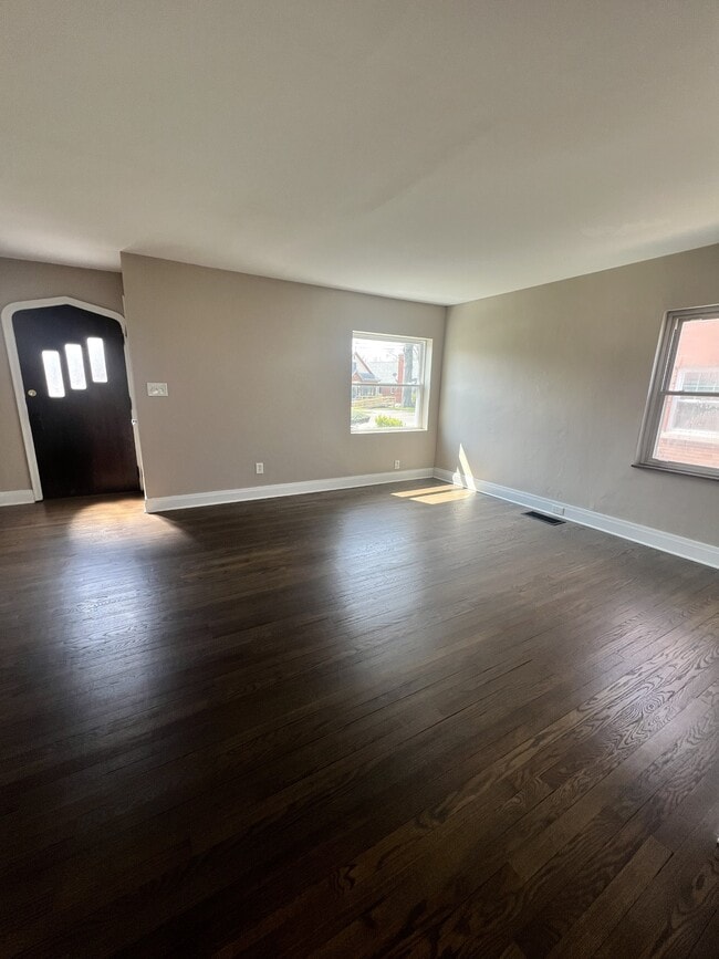 Building Photo - 5194 Sidney Rd