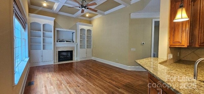 Building Photo - 6926 Linkside Ct