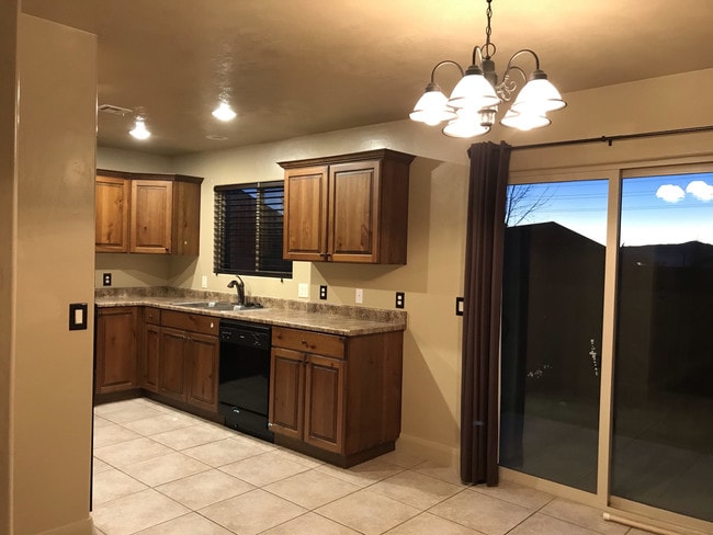 Building Photo - 333 N 4250 W