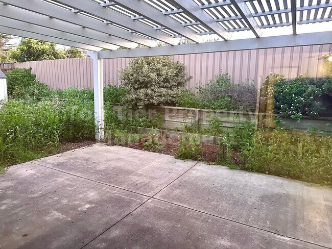 Building Photo - Very nice 4 Bed/2 Bath /1,250 square foot house in Concord available April 1st! Features and amen...