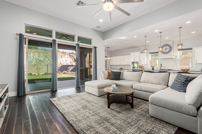 Building Photo - Your dream entertainer's home is here!