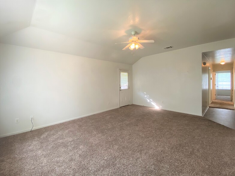 Building Photo - 409 W Dale Ave