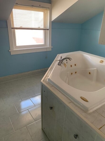 Building Photo - 928 W 3rd St