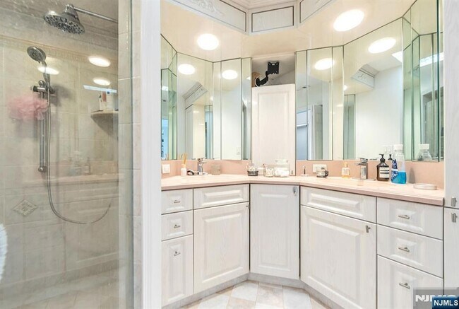 Building Photo - 16 Grand Cove Way
