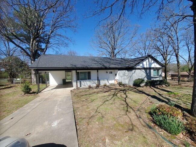 Building Photo - Contact Property managers Jeff and Tonia Rollins 501-626-9917