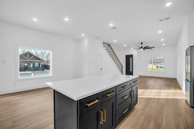 Building Photo - 305 Eggar St