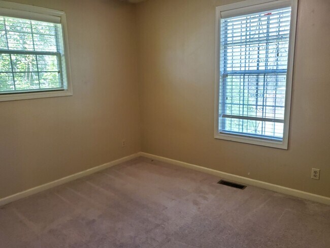 Building Photo - Lakeside School District