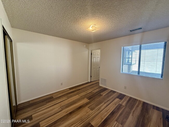 Building Photo - 350 Rim Rock Cir