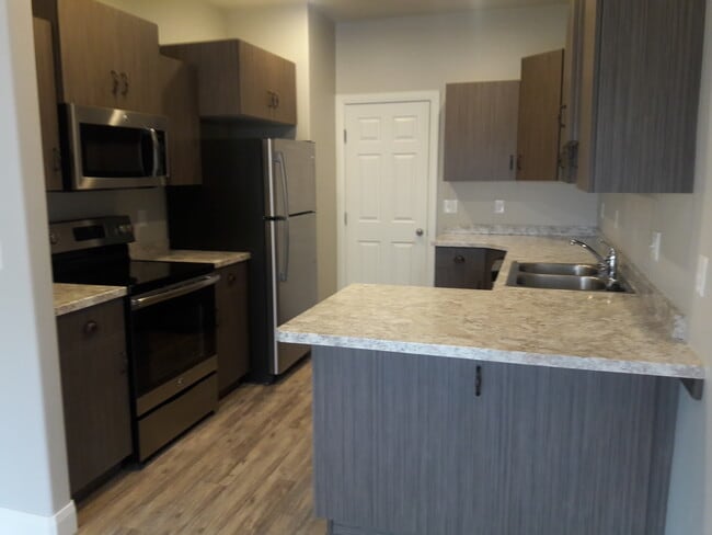 Building Photo - Move-In Discount --3 bed 2.5 bath - Newer townhome in the heart of Cedar City