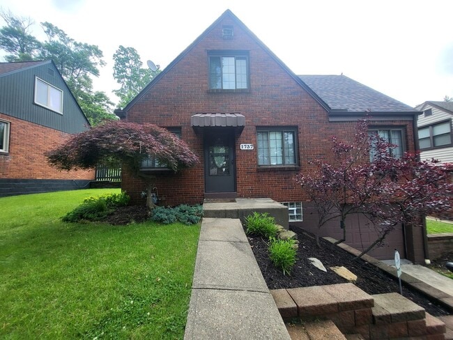 Primary Photo - Beautiful 3 bedroom house in Brookline