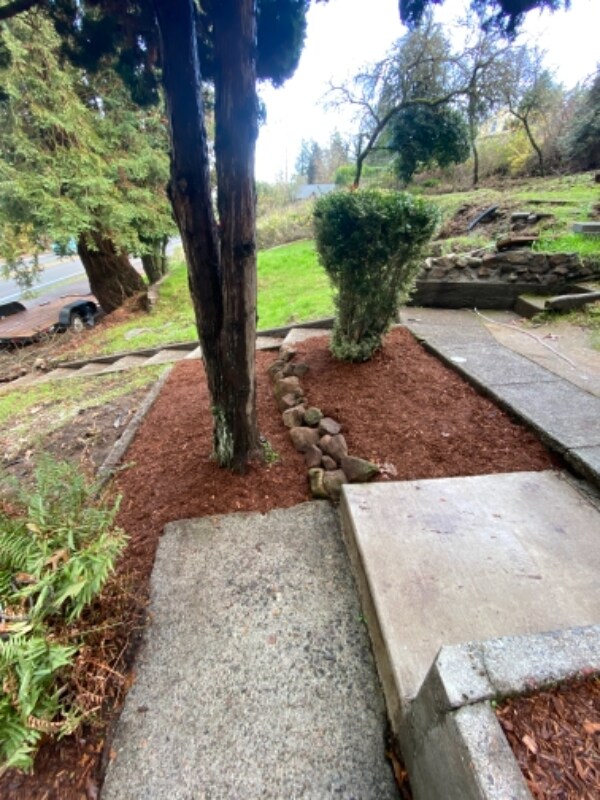 Building Photo - 21255 Willamette Dr