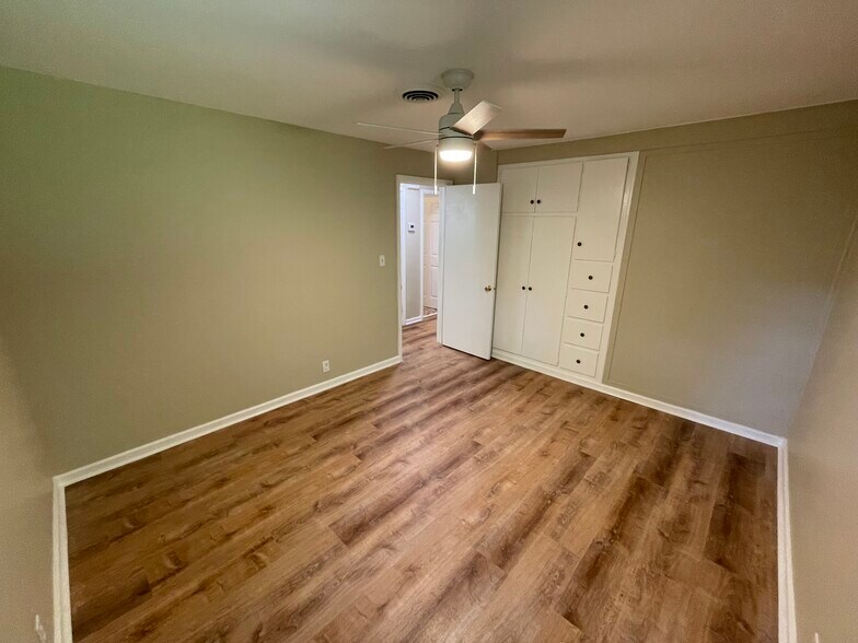 Master bedroom 3 of 4 - 788 Crockett Dr