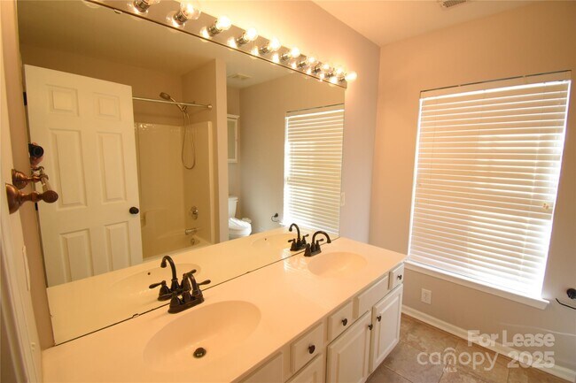 Building Photo - 6827 Braddock Ln