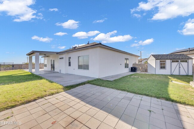 Building Photo - 657 Bariloche Dr