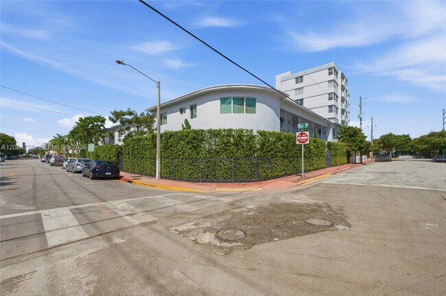 Building Photo - 318 NE 80th St