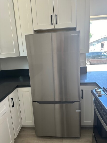 Refrigerator - 16730 Septo St