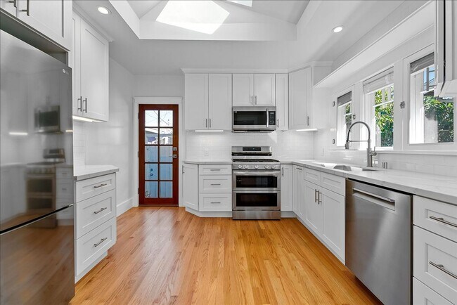Primary Photo - 647-659 California Ave.-651