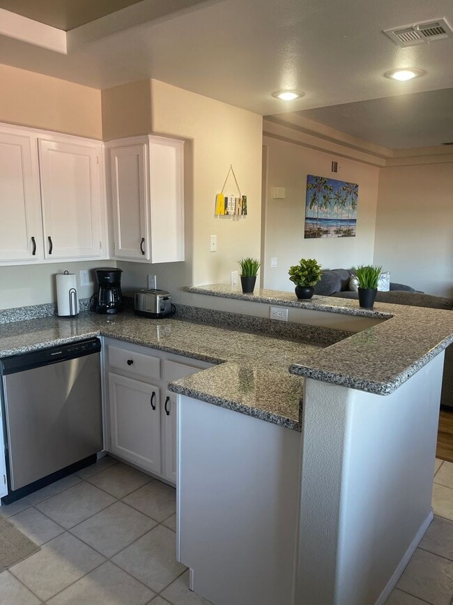 Building Photo - The Falls Upper Level 2 bed/2 bath condo w...