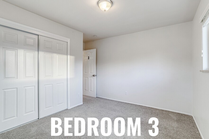 Building Photo - 2860 S Golden Way