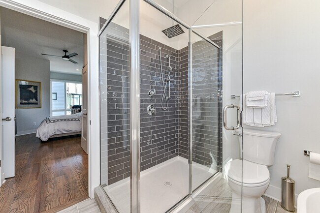 Building Photo - 1072 Kenilworth Ave