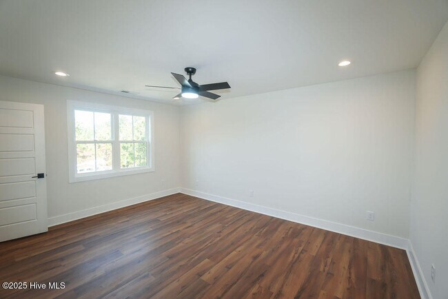 Building Photo - 476 Yadkin Rd