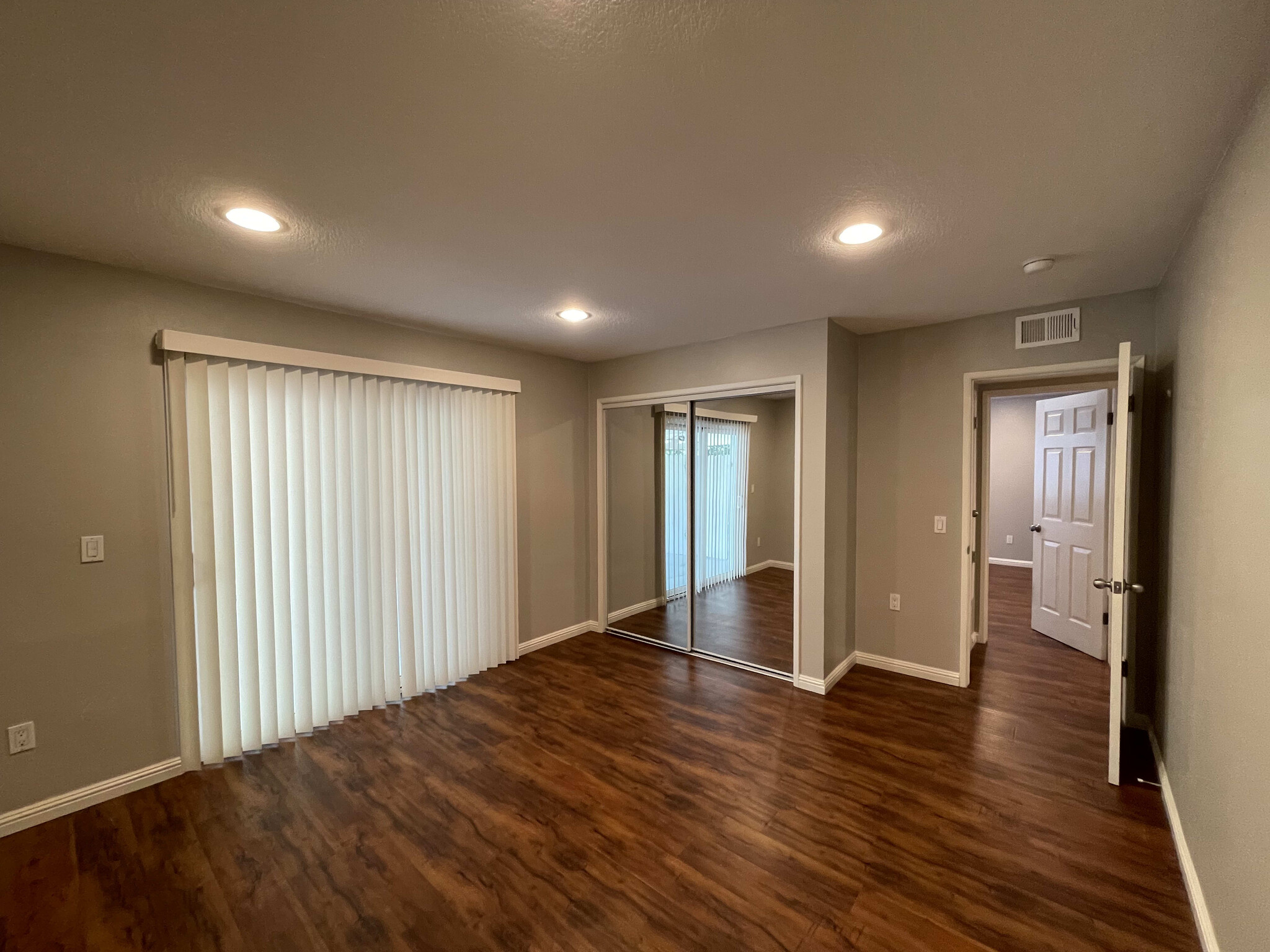 Building Photo - 18142 Mandarin Ln