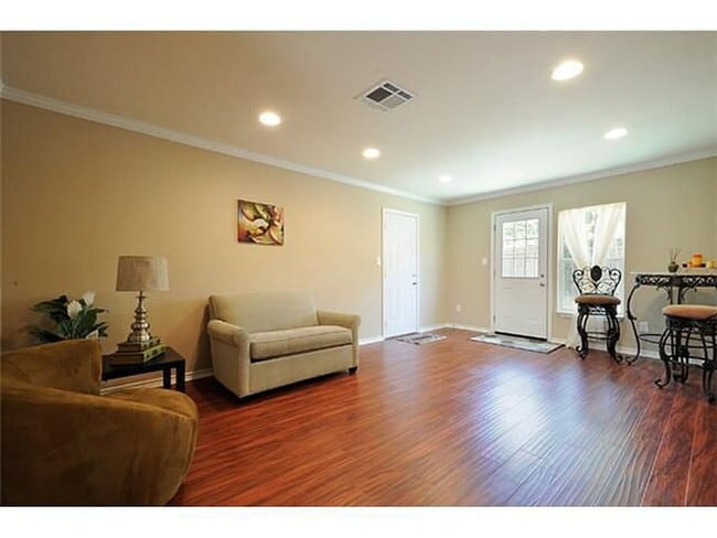 Building Photo - 6812 Syracuse Cove