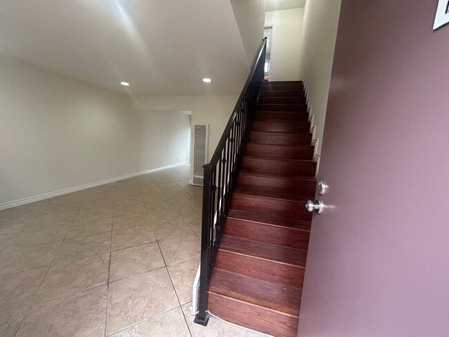 Building Photo - Spacious 2bed 1.5bath Apartment near Beach Blvd & Talbert Ave