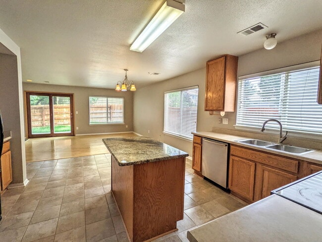 Building Photo - 3802 Glenarbor Ln