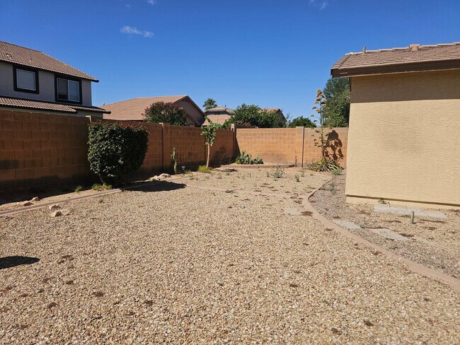 Building Photo - 18515 W Caribbean Ln