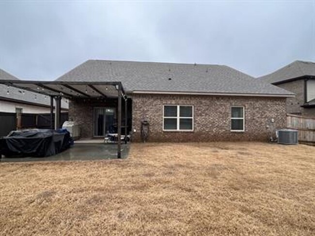 Building Photo - Beautiful 4-Bedroom Home with Office, Bonu...