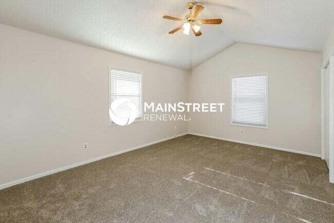 Building Photo - 3 Bedroom Pet-Friendly Home in KANSAS CITY, MO with Main Street Renewal