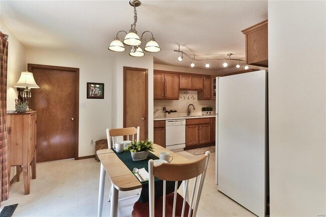 Building Photo - 1106 Illini Dr