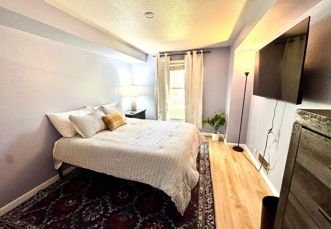 Building Photo - 2505 S Kiwanis Ave