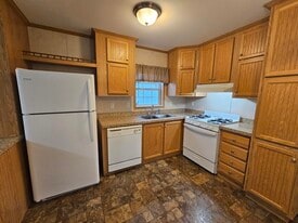 Building Photo - 3 Cedar Ln