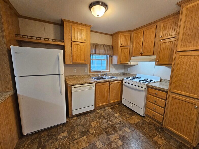 Primary Photo - 3 Cedar Ln