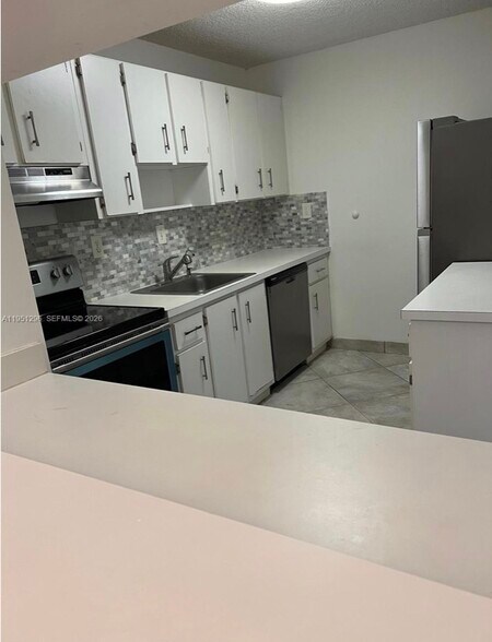 Building Photo - 20760 NE 4th Ct