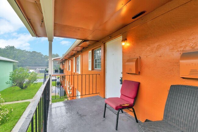 Building Photo - 1 Bed / 1 Bath – Updated Kitchen – $1,099/month (Water Included)