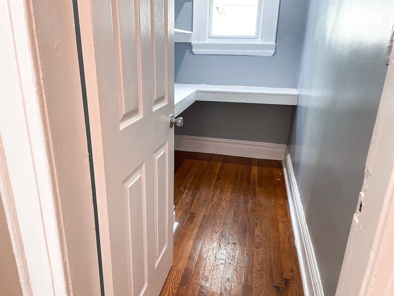 Building Photo - 596 S 19th St