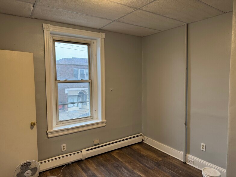 Building Photo - 559 N 63rd St