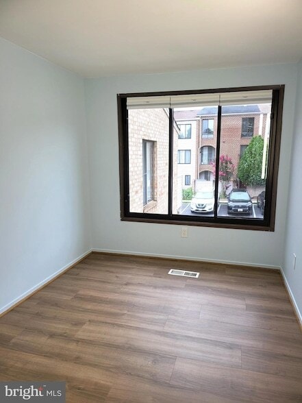 Building Photo - 9668 Brassie Way