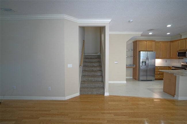 Building Photo - 111 S Melville Ave
