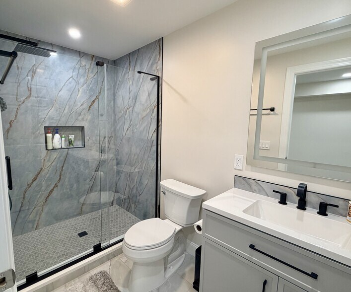 Building Photo - 9 Briar Ridge Dr